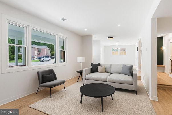 Interior, Living room, Pendant Lights, Recessed Lighting, Wood Texture Flooring