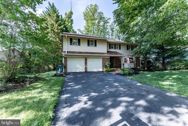 Attached, Exterior, Facade, Raised Ranch