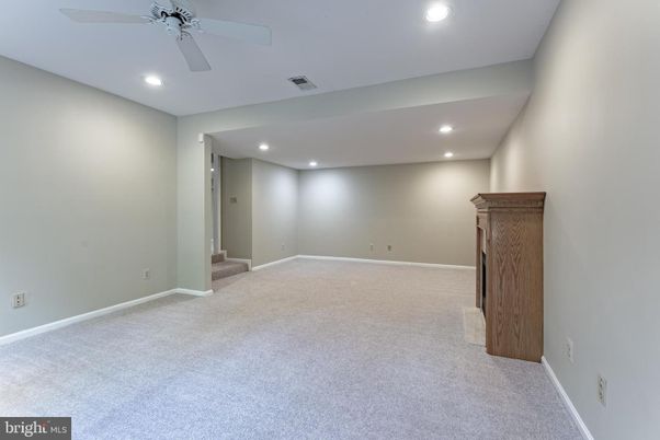 Empty room, Interior, Recessed Lighting
