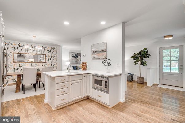 Chandelier, Dining room, Interior, Kitchen, Recessed Lighting, Wood Texture Flooring