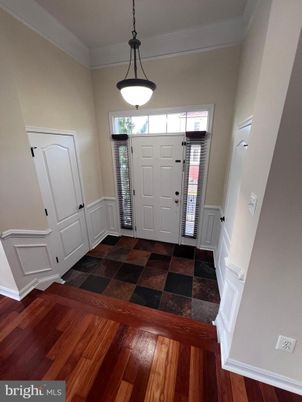 Interior, Pendant Lights, Wood Texture Flooring