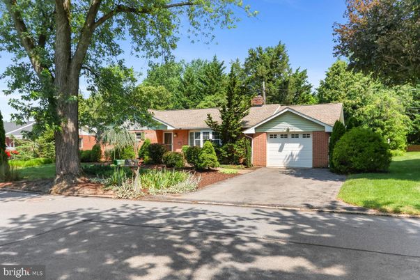 Attached, Exterior, Facade, Brick Facade, Ranch