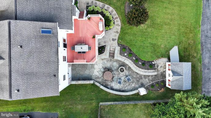 Exterior, Drone