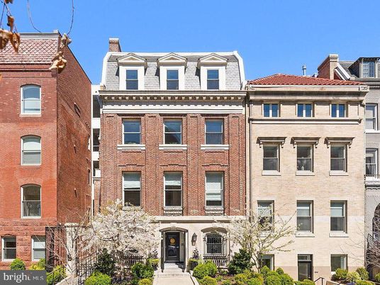 Exterior, Facade, Brick Facade, Rowhouse