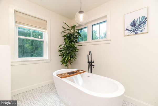 Bathroom, Free Standing Baths, Interior, Pendant Lights