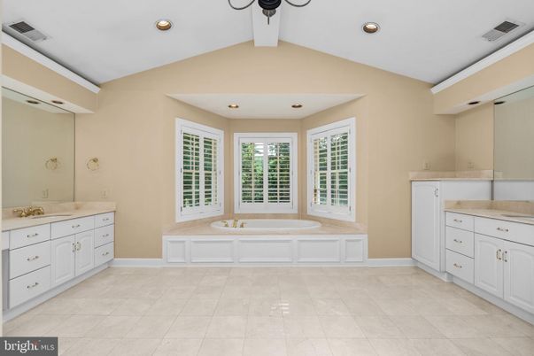 Bathroom, Interior, Recessed Lighting