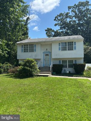 Backyard, Exterior, Facade, Raised Ranch