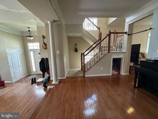 Interior, Pendant Lights, Wood Texture Flooring