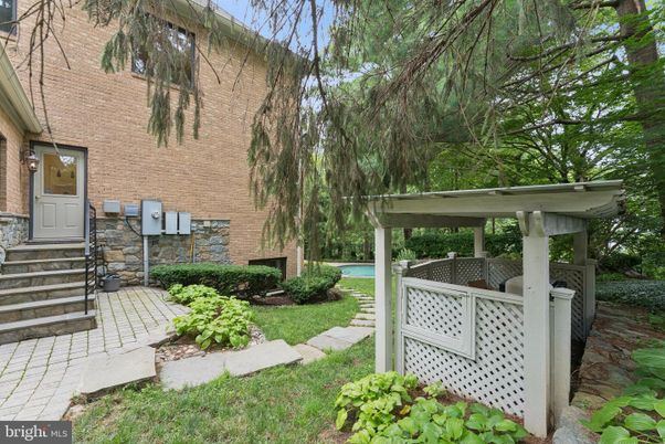 Exterior, Fireplace, Pool