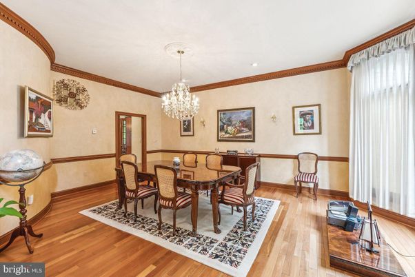 Chandelier, Dining room, Interior, Recessed Lighting, Wood Texture Flooring