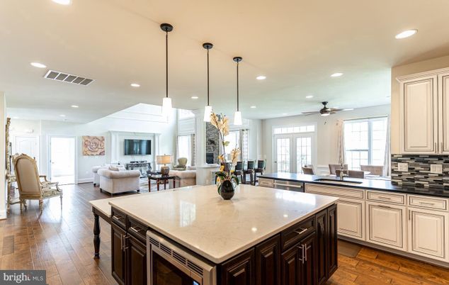 Chandelier, Interior, Kitchen, Living room, Pendant Lights, Recessed Lighting, Wood Texture Flooring