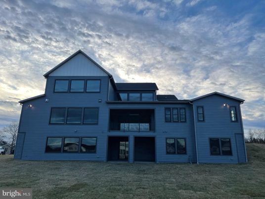Exterior, Facade, Farmhouse