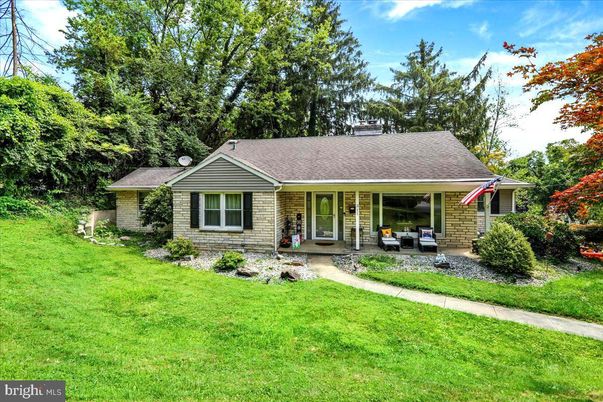 Backyard, Exterior, Facade, Cape Cod
