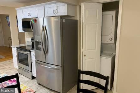 Interior, Kitchen, Utility Closets, Washer, Wood Texture Flooring
