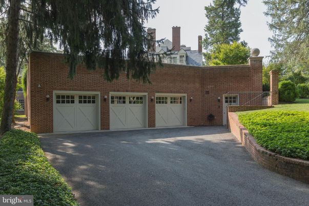 Attached, Exterior, Facade, Brick Facade, Cape Cod