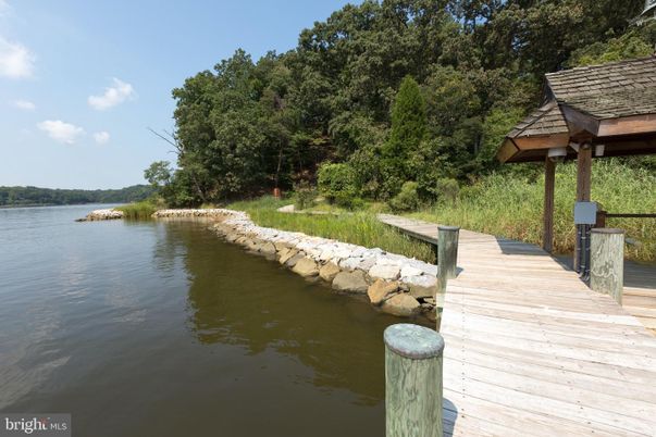 Exterior, Lake