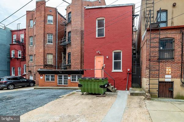 Exterior, Facade, Brick Facade, Rowhouse