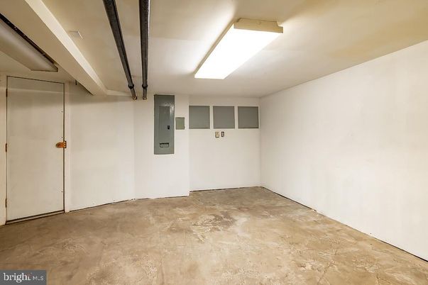Elevator, Empty room, Interior