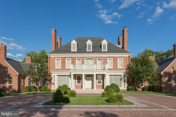 Attached, Exterior, Facade, Brick Facade, Georgian