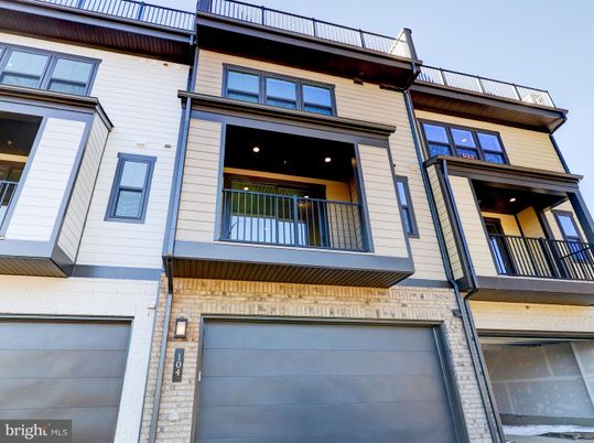 Attached, Exterior, Facade, Rowhouse