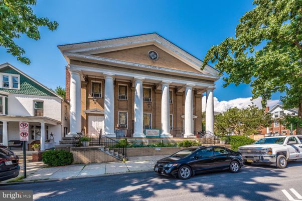 Exterior, Facade, Queen Anne Victorian