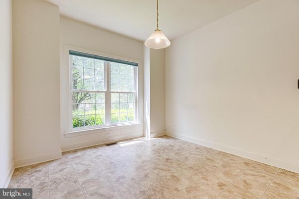 Empty room, Interior, Pendant Lights