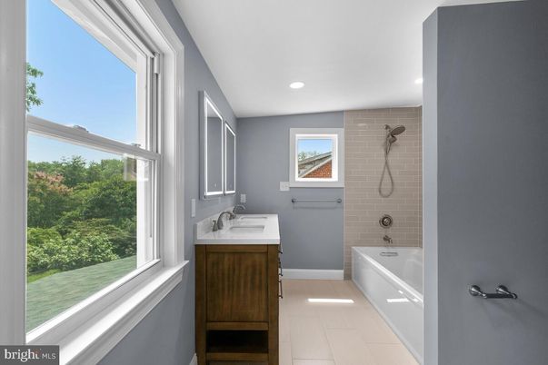 Bathroom, Interior, Recessed Lighting