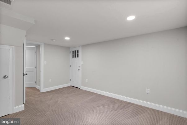 Empty room, Interior, Recessed Lighting