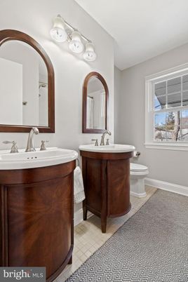 Bathroom, Dual Sink Vanities, Interior