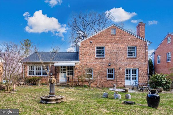 Exterior, Facade, Brick Facade, Brick Traditional