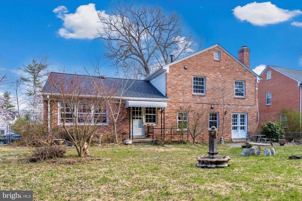 Exterior, Facade, Brick Facade, Cape Cod