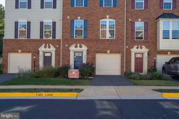 Attached, Exterior, Facade, Brick Facade, Georgian