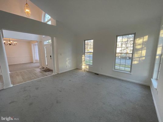 Chandelier, Empty room, Interior, Pendant Lights