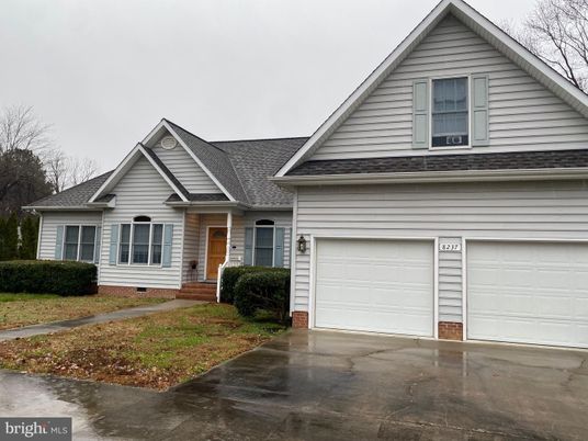 Attached, Exterior, Facade, Farmhouse