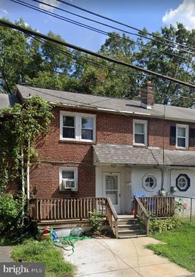 Exterior, Facade, Brick Facade, Rowhouse