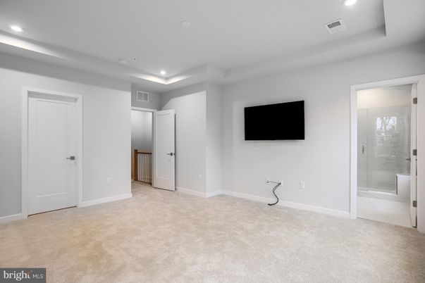 Bathroom, Empty room, Interior, Recessed Lighting