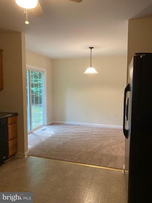 Empty room, Interior, Pendant Lights