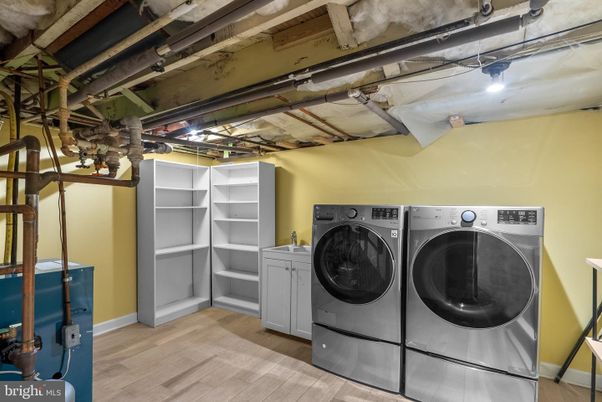 Interior, Washer, Wood Texture Flooring