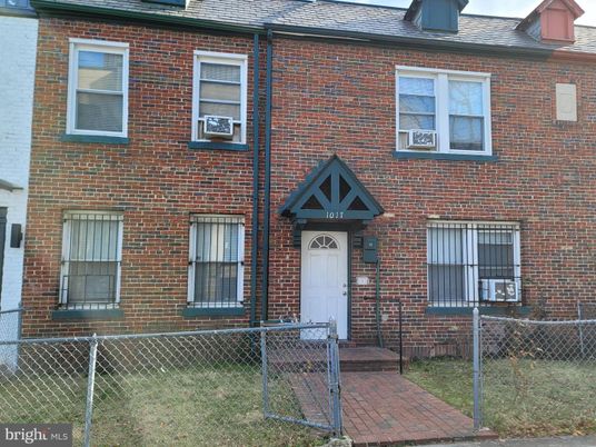 Exterior, Facade, Brick Facade, Rowhouse