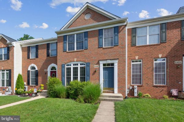Exterior, Facade, Brick Facade, Georgian