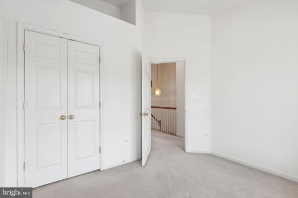 Empty room, Interior, Pendant Lights