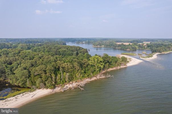 Exterior, Lake