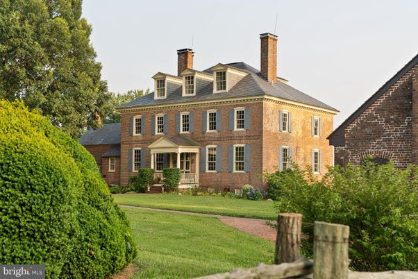 Exterior, Facade, Brick Facade, Georgian