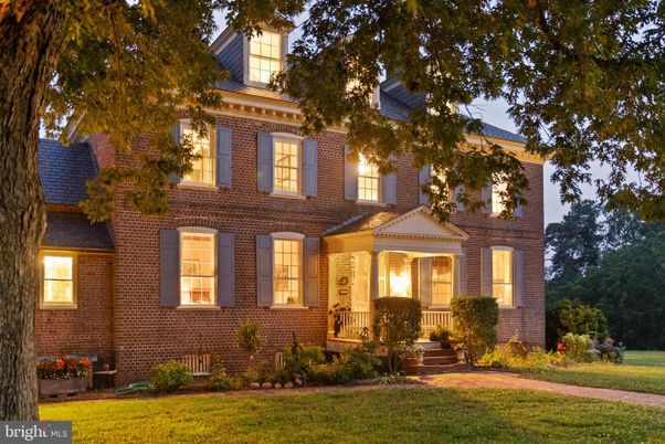 Exterior, Facade, Brick Facade, Georgian
