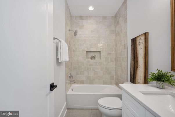 Bathroom, Interior, Recessed Lighting