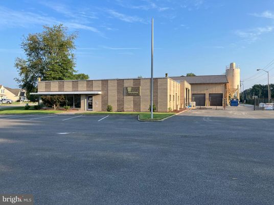 Attached, Exterior, Facade, Modern