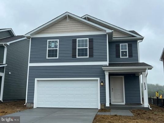 Attached, Exterior, Facade, American Craftsman
