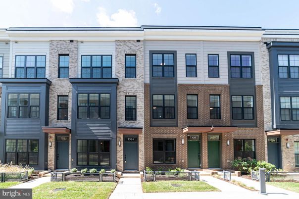 Exterior, Facade, Brick Facade, Rowhouse