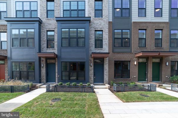 Exterior, Facade, Brick Facade, Rowhouse