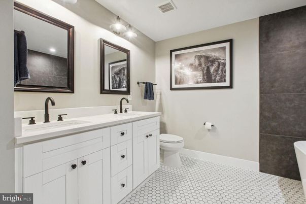 Bathroom, Dual Sink Vanities, Interior, Recessed Lighting